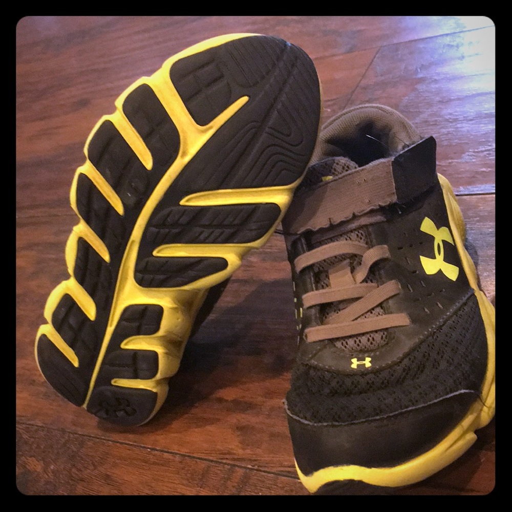 Boys Gray/Green tennis shoes